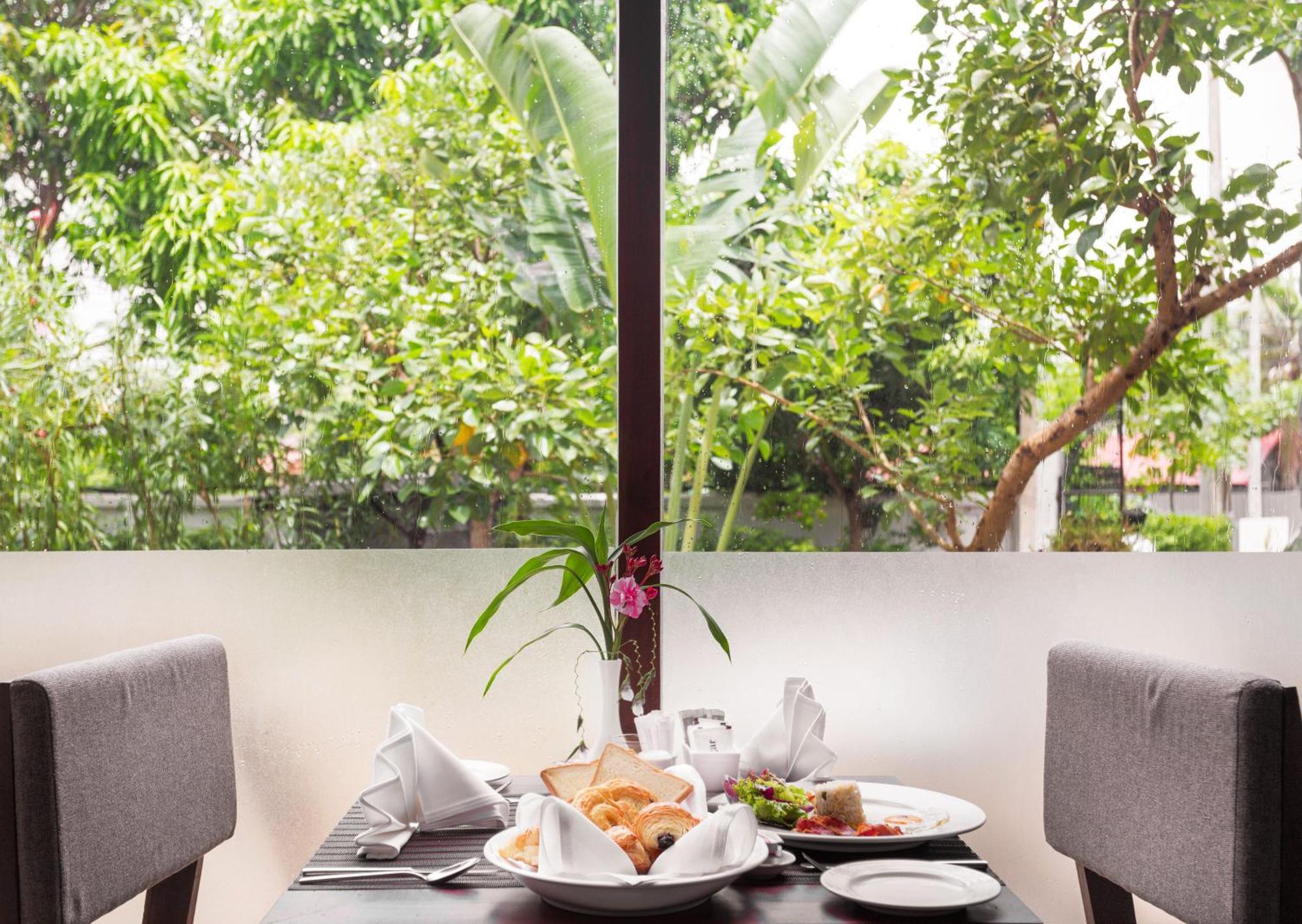 The Calm Oasis Hotel Siem Reap Exterior photo